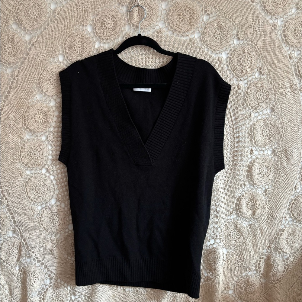 Anne Fontaine v neck wool vest. The perfect silhouette. Size M.